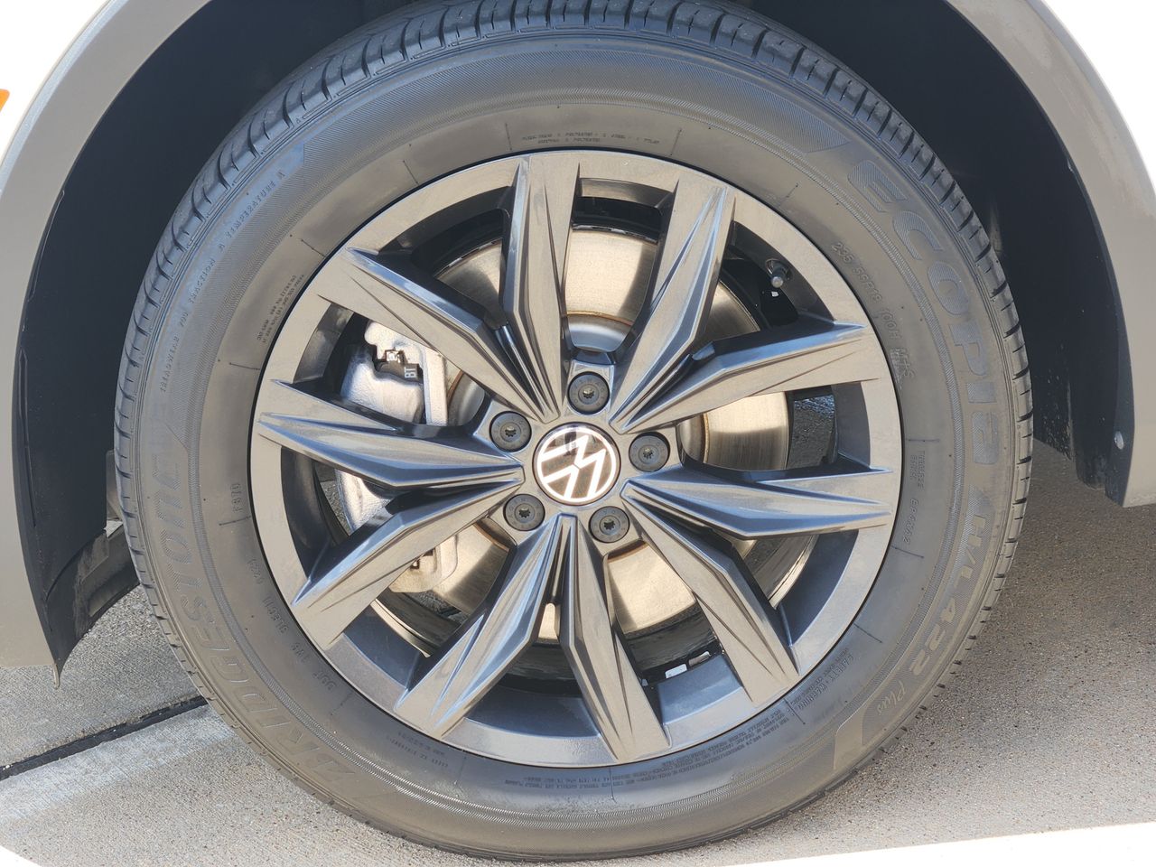 Used 2024 Pure White Volkswagen 2.0T SE image 6