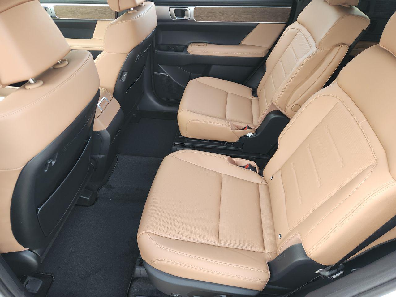New 2027 Serenity White Hyundai Limited FWD image 31