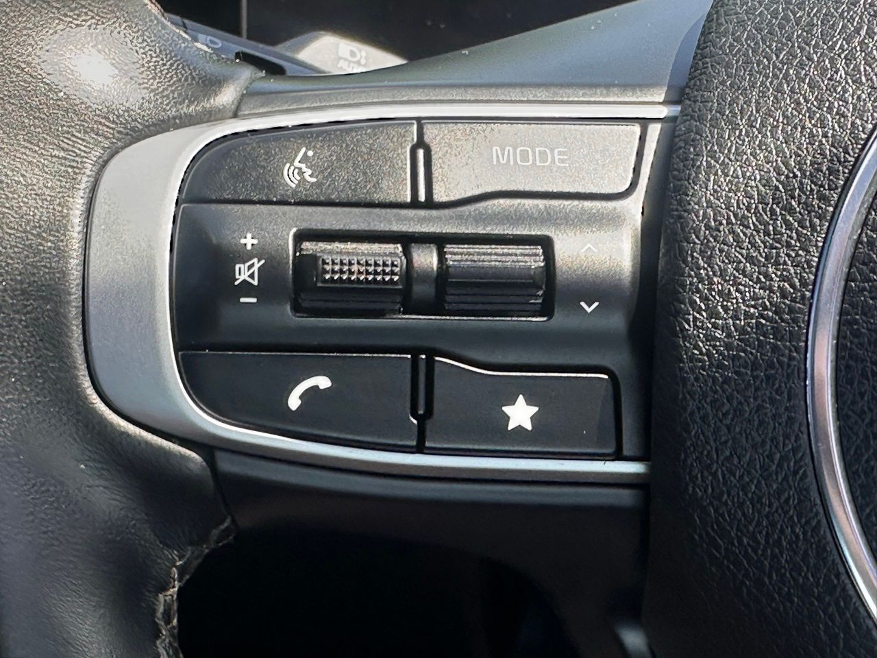 Used 2025 Wolf Gray Kia GT-Line image 27