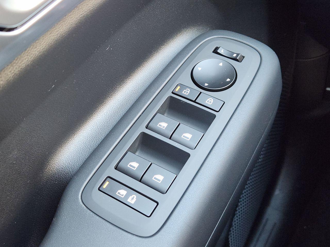 New 2026 W6H White Hyundai SE FWD image 21