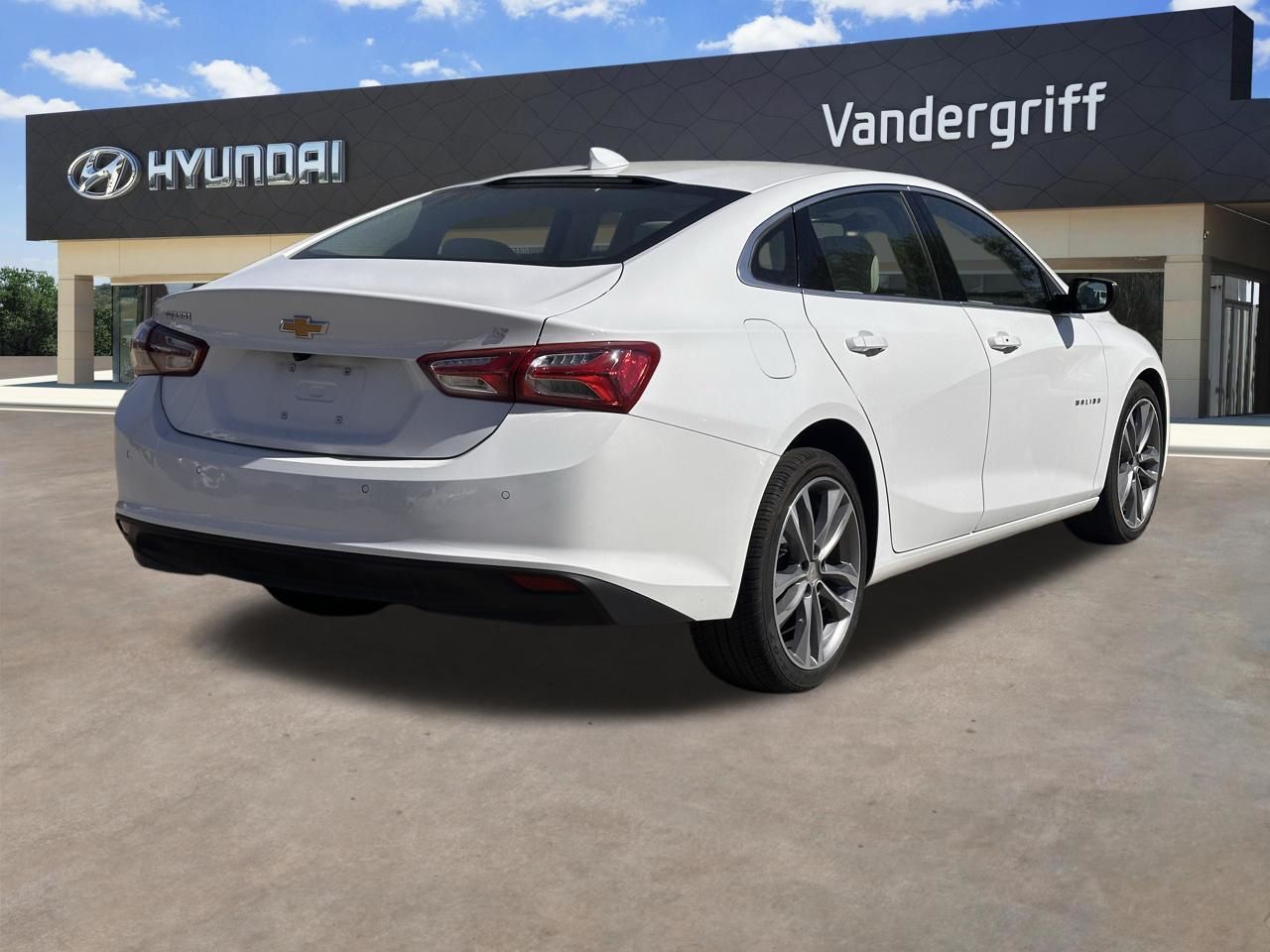 Used 2024 Summit White Chevrolet LT 2LT image 14