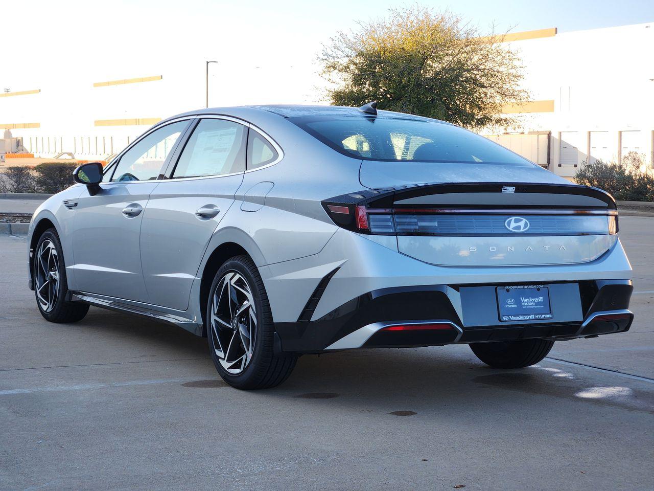 New 2026 T4A Silver Hyundai SEL Sport image 3