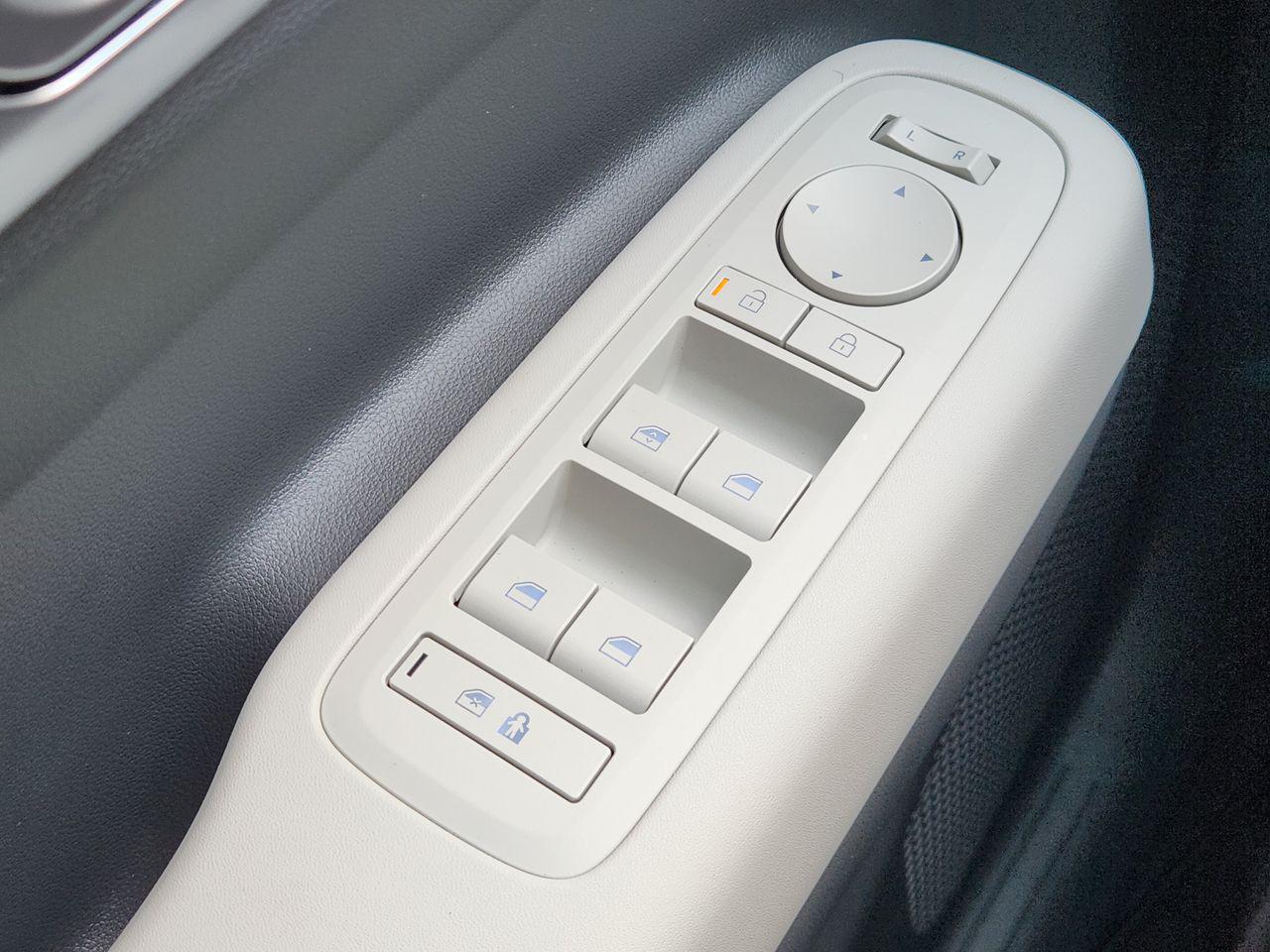 New 2027 Serenity White Hyundai SE FWD image 21