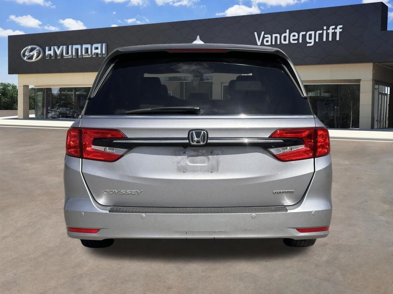 Used 2022 Lunar Silver Metallic Honda Touring image 12