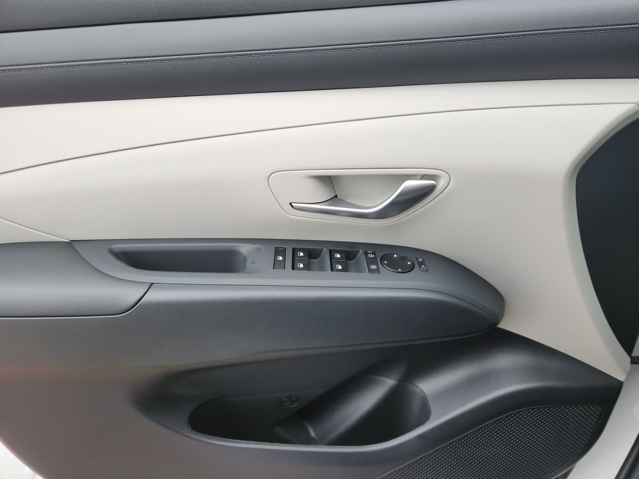 New 2026 W6H White Hyundai SE FWD image 22