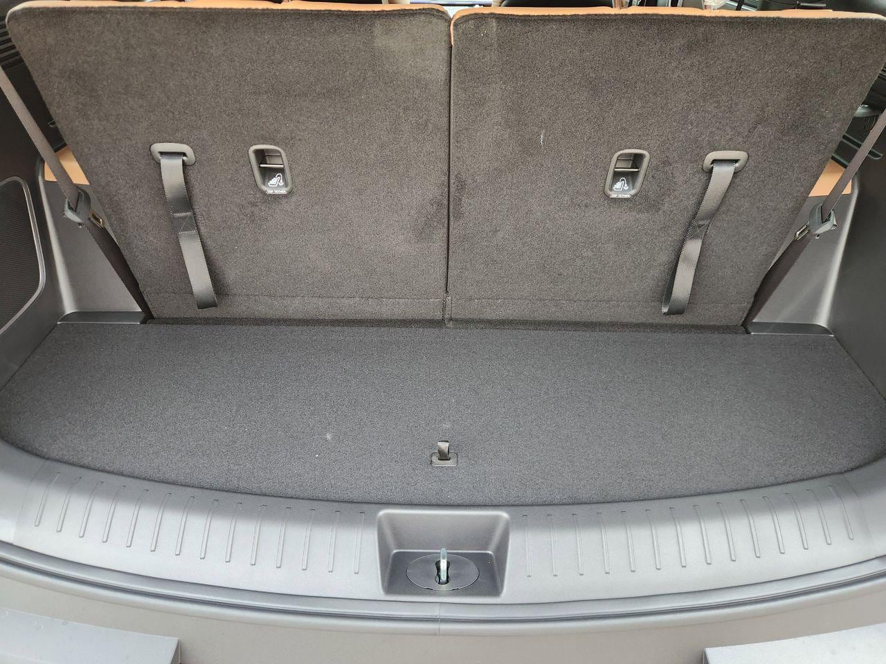 New 2026 PE2 Gray Hyundai Limited FWD image 33