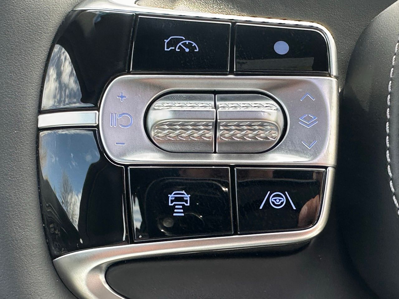 Used 2025 Vik Black Genesis 3.5T e-SC image 29