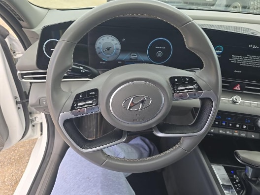 Used 2023 Quartz White Hyundai SEL image 13