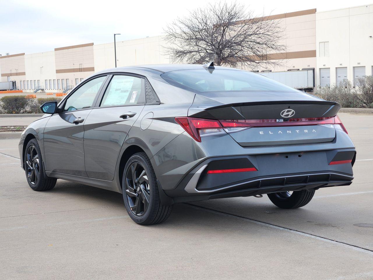 New 2026 A5G Gray Hyundai SEL Sport image 3