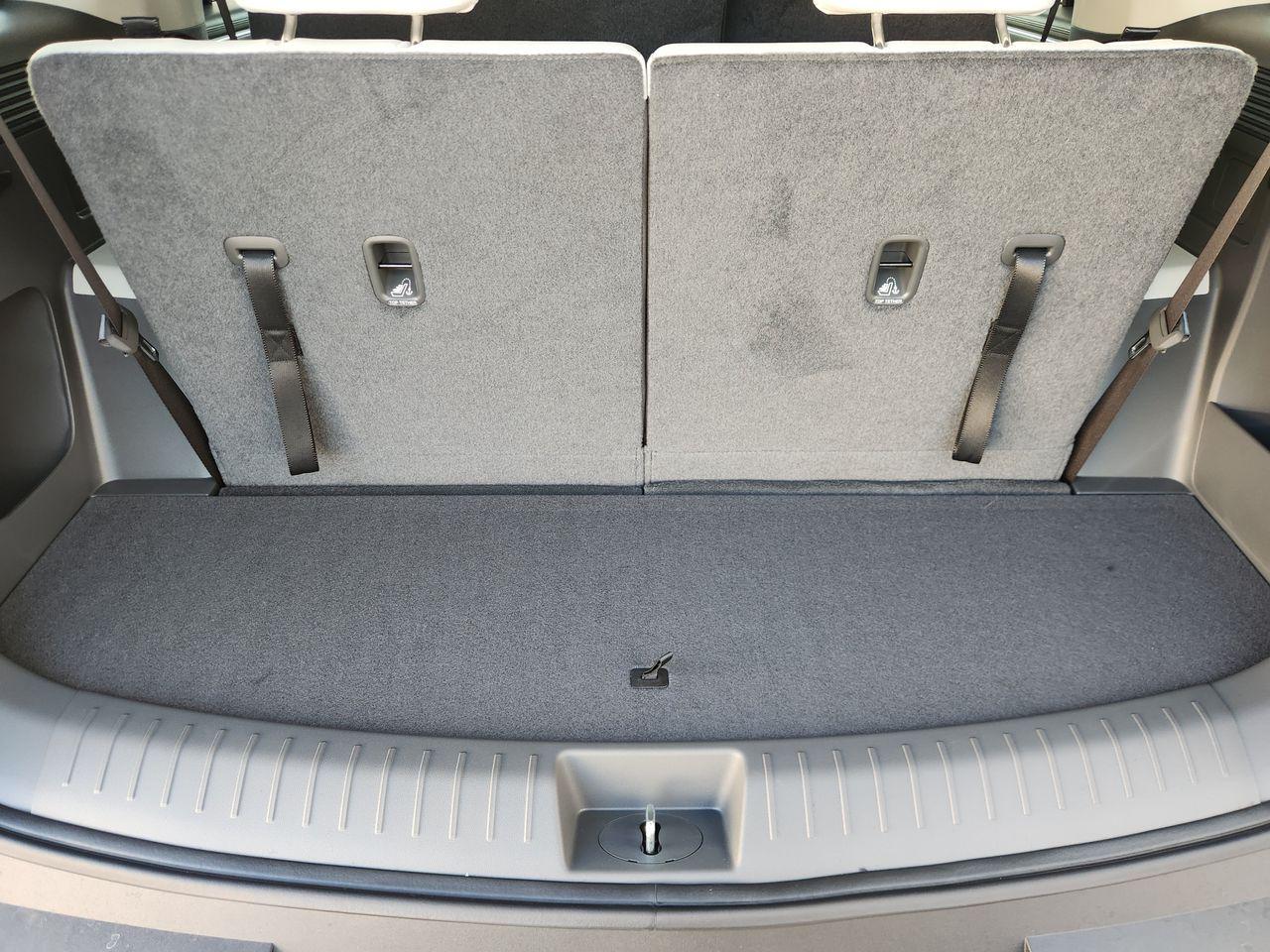 New 2027 Ecotronic Gray Hyundai SE FWD image 31