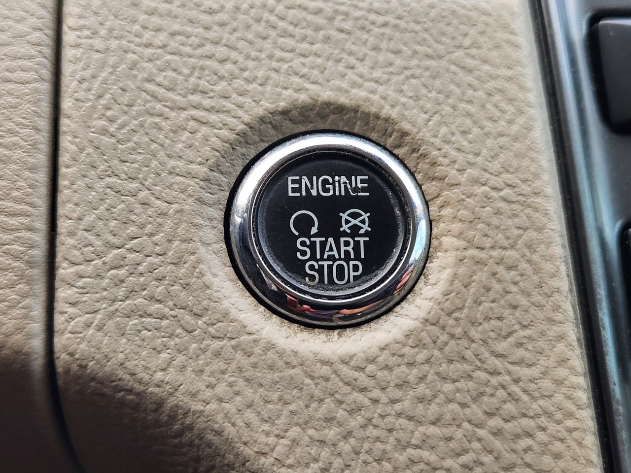 Used 2010 Tuxedo Black Ford Limited image 18