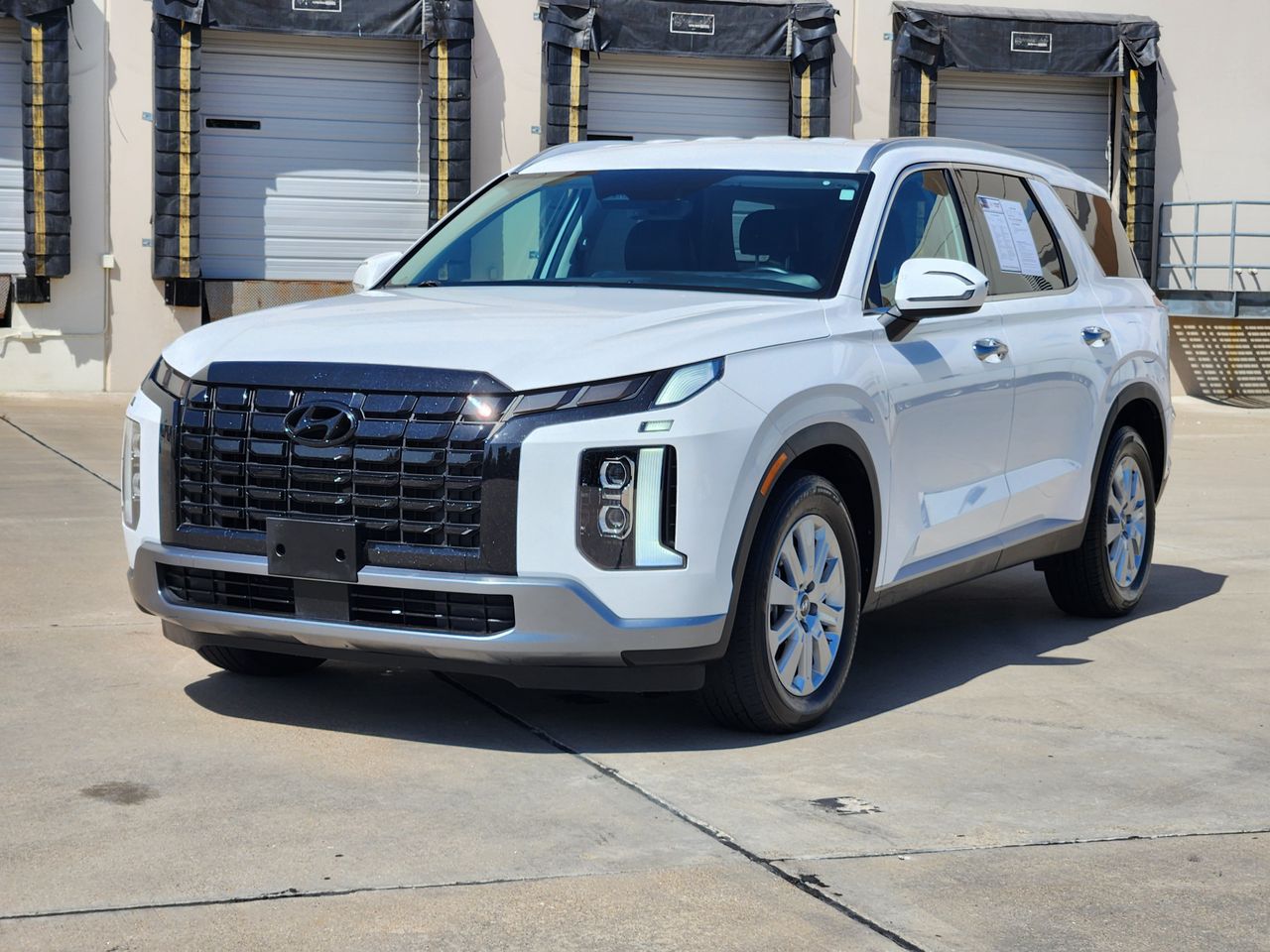 Used 2025 Hyper White Hyundai SEL image 2