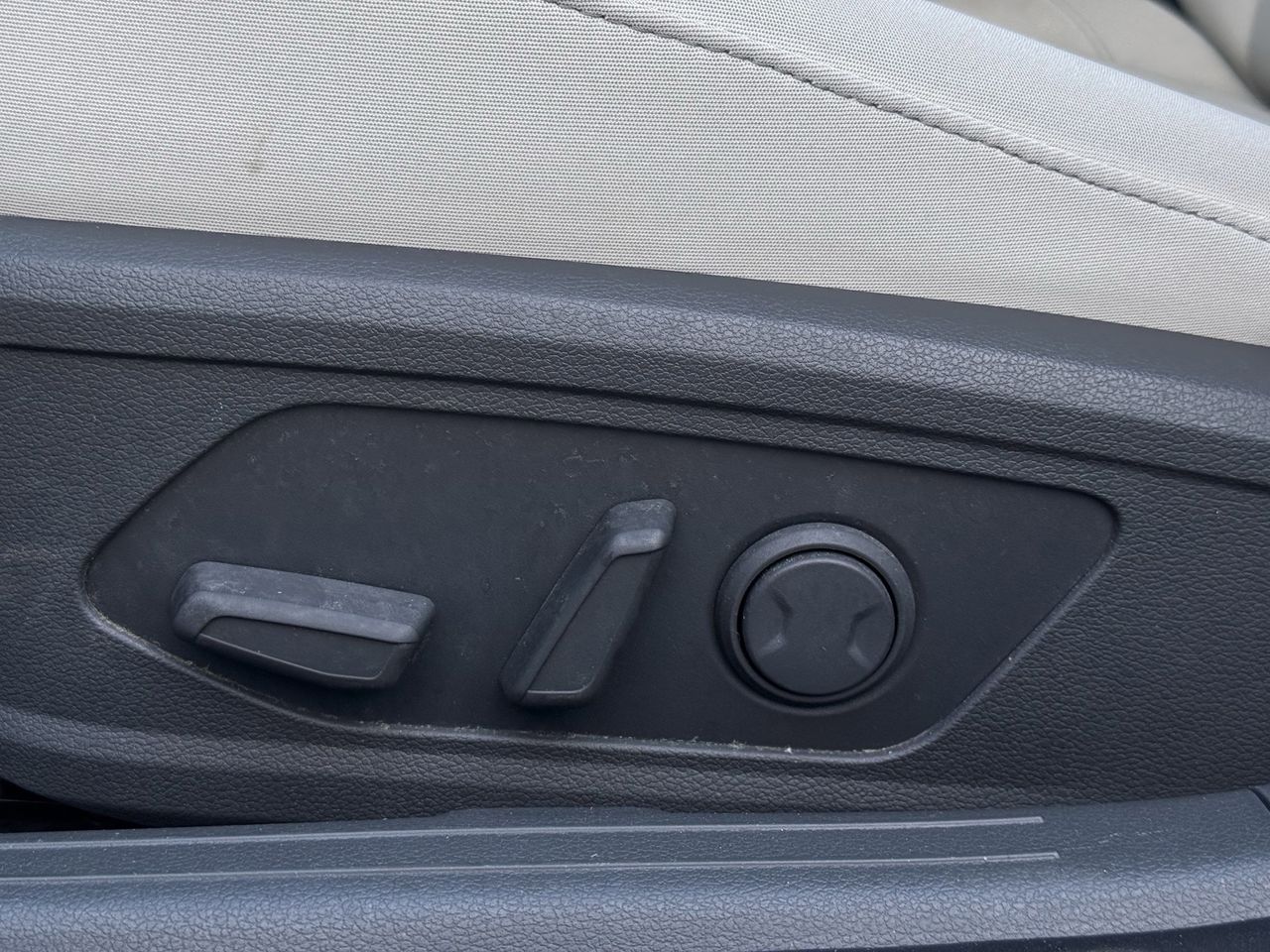 Used 2024 Serenity White Hyundai SEL image 24