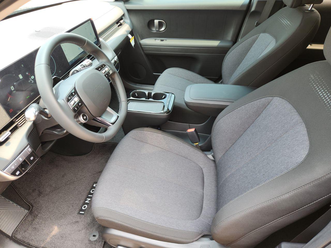 New 2027 A2B/Black Hyundai SE image 9