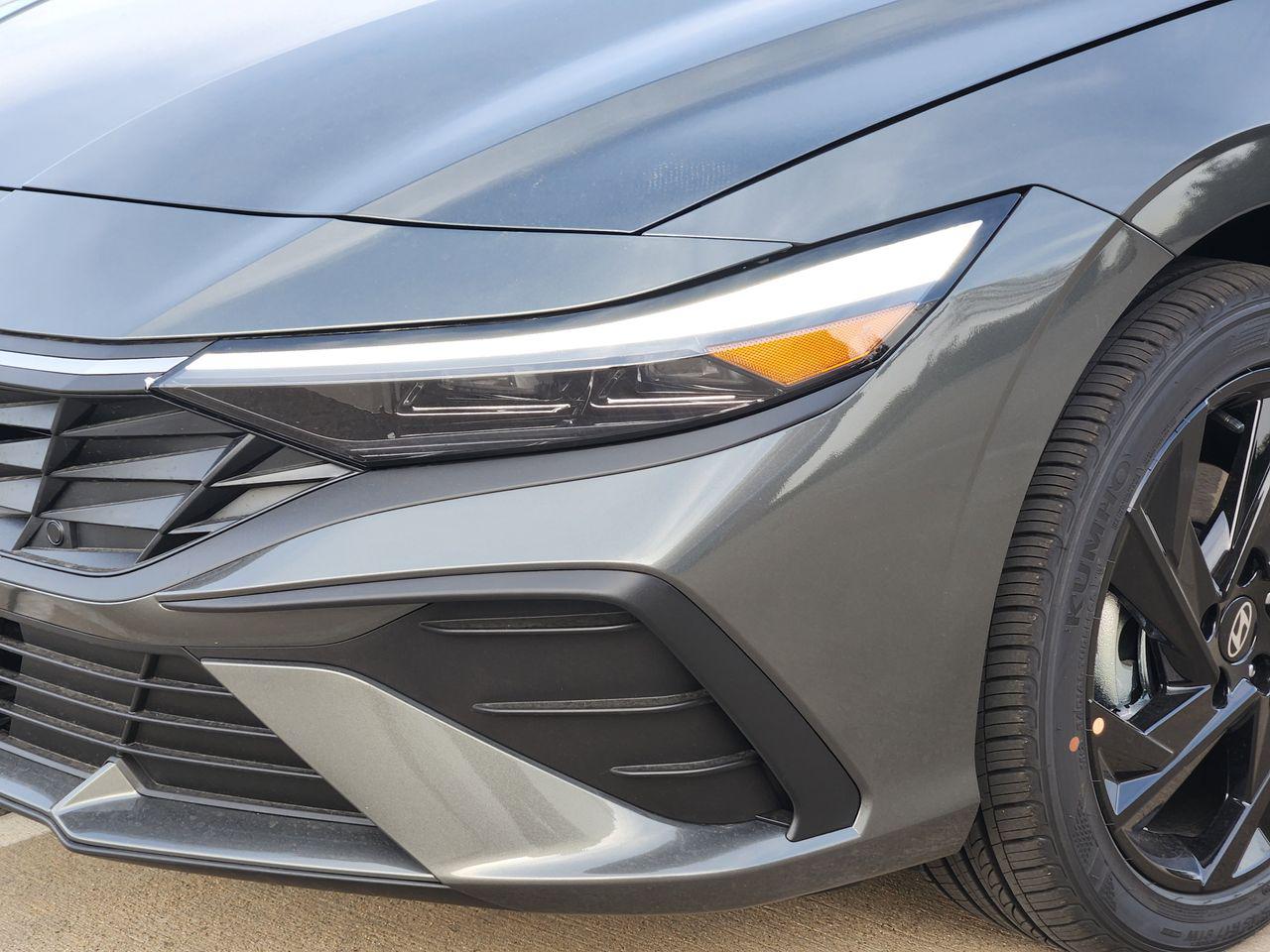 New 2026 A5G Gray Hyundai SEL Sport image 6