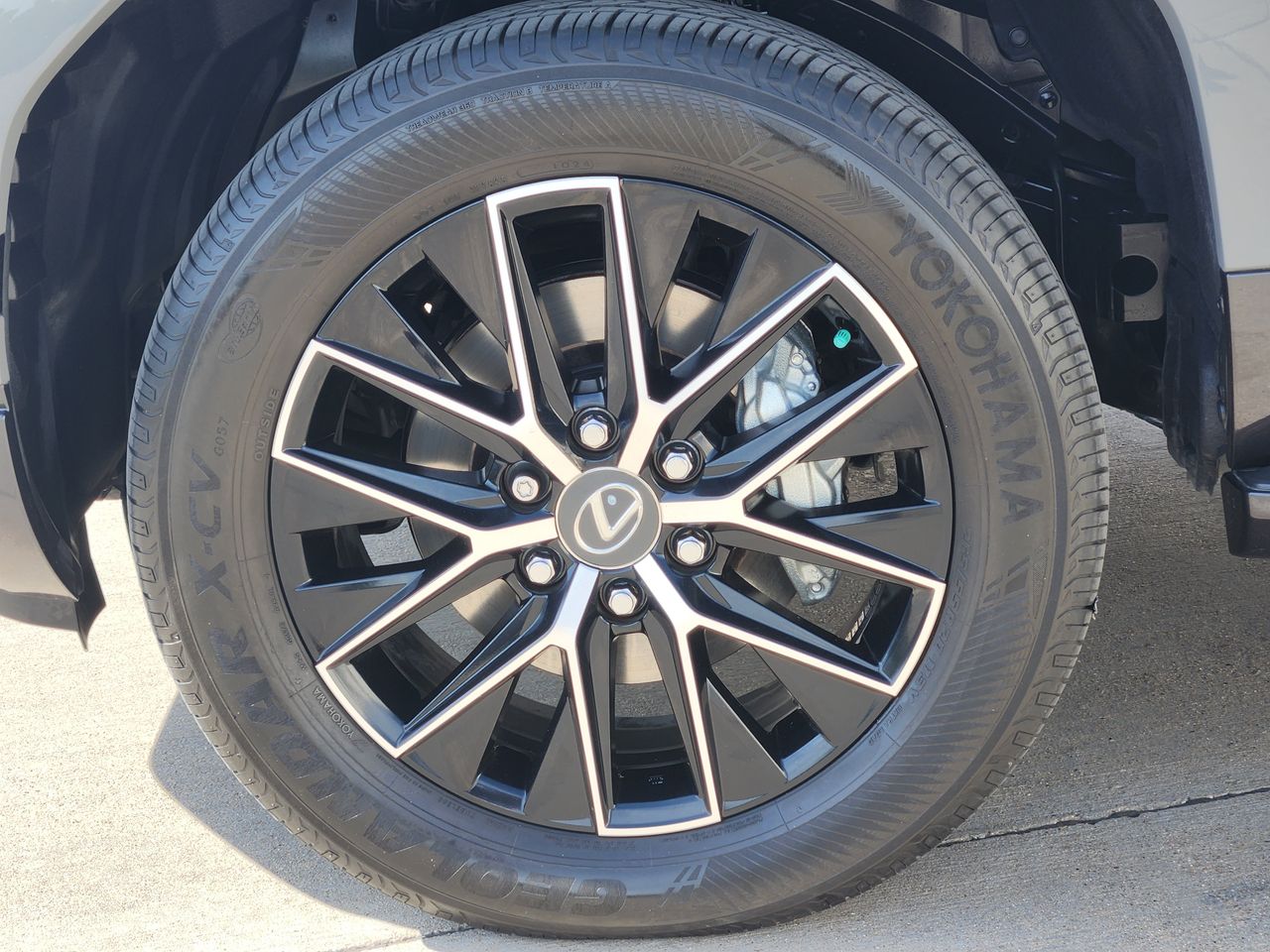 Used 2024 Incognito Lexus 550 Premium+ image 7