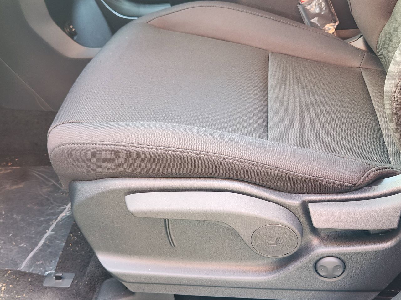 New 2026 W6H White Hyundai SE FWD image 23