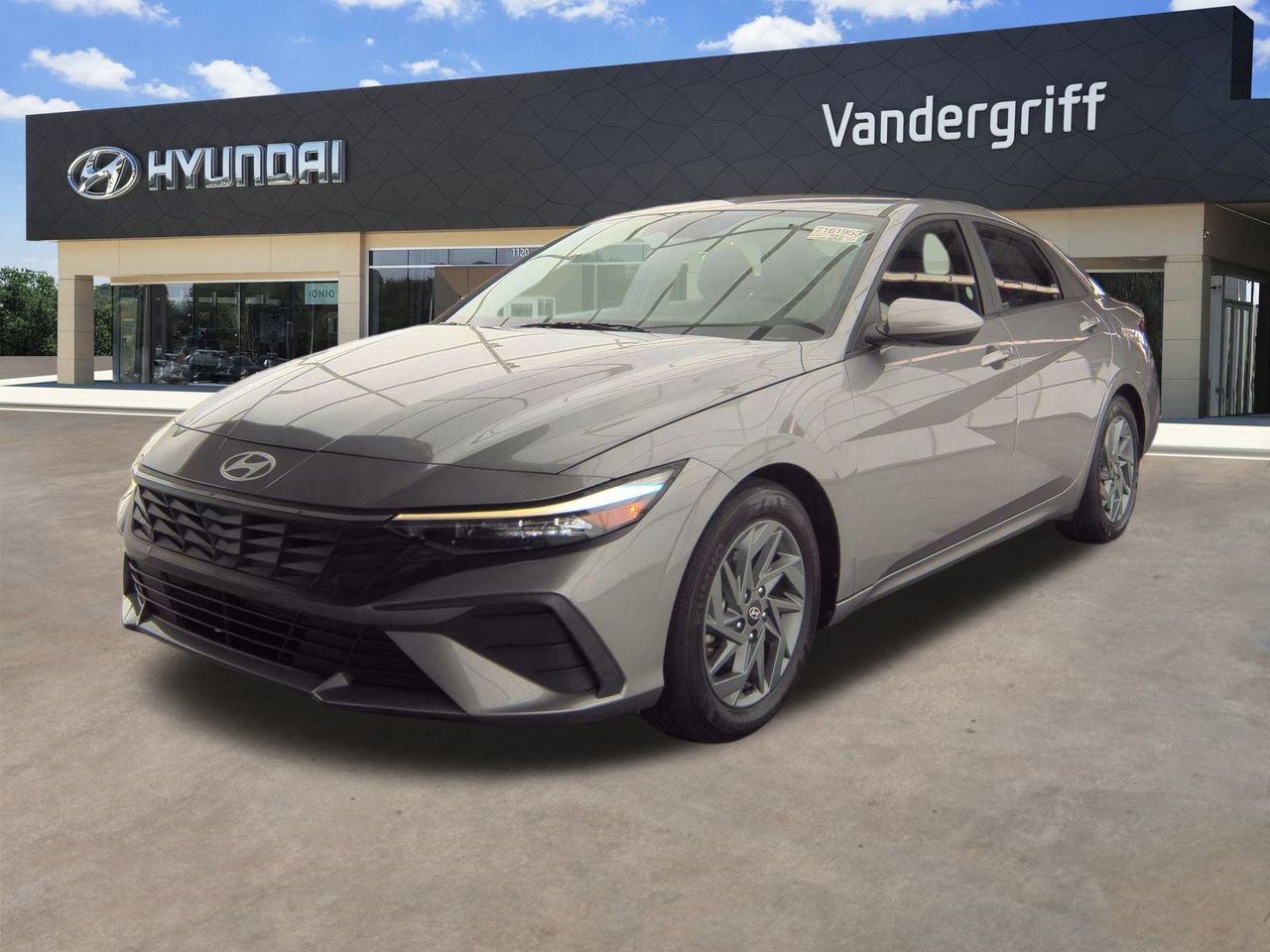 2024 Hyundai Elantra SEL photo 2