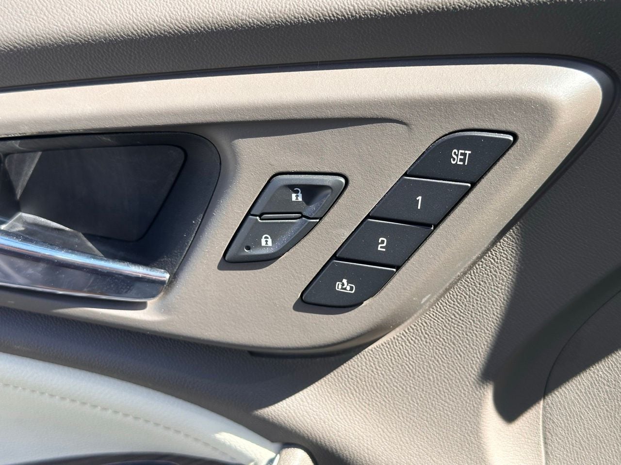 Used 2024 Summit White Chevrolet LT 2LT image 23