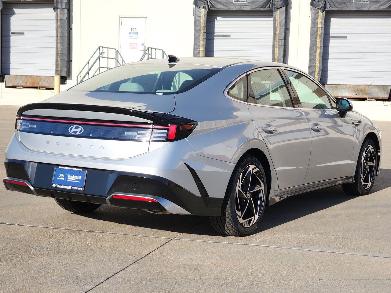 New 2026 Aero Silver Hyundai SEL Sport image 4