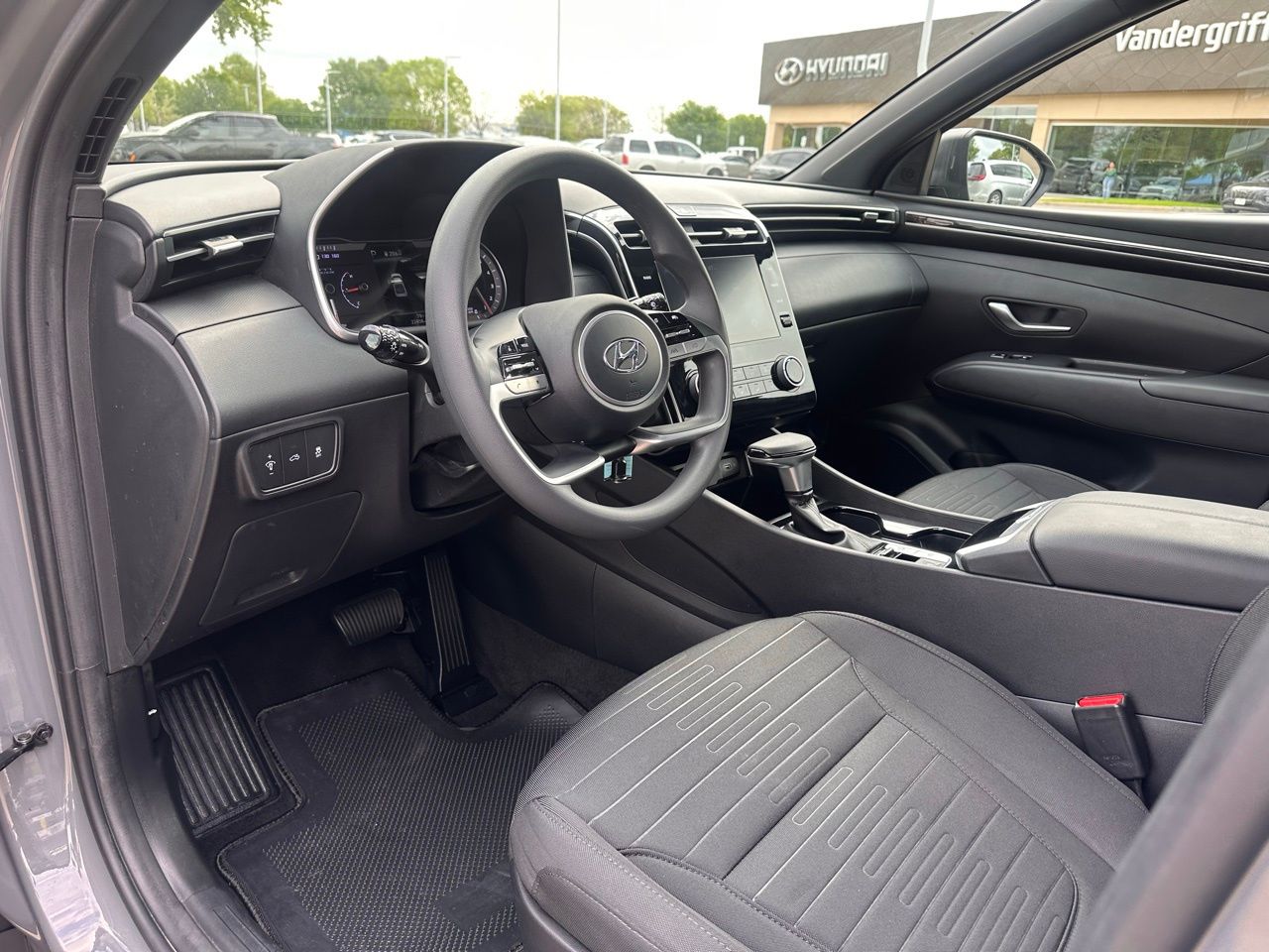 Certified Used 2022 Hampton Gray Hyundai SE image 23