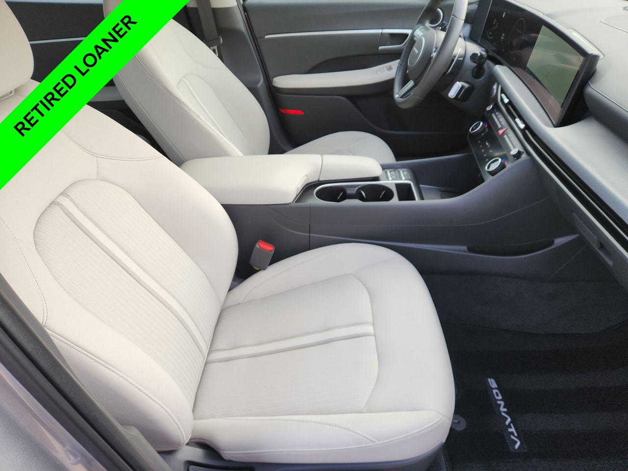 New 2025 T4A Silver Hyundai SEL Convenience image 11