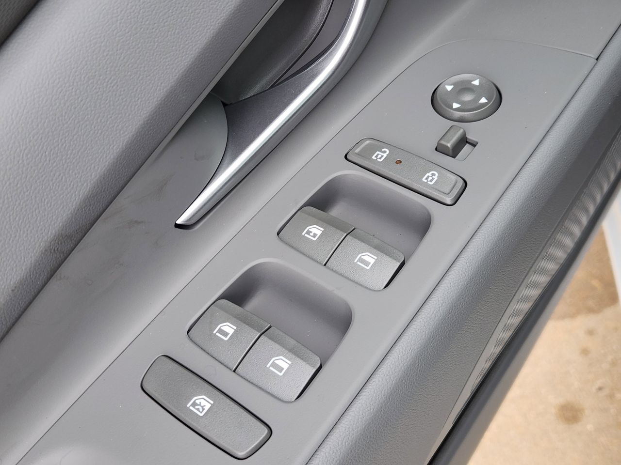 New 2026 W6H White Hyundai SE image 20