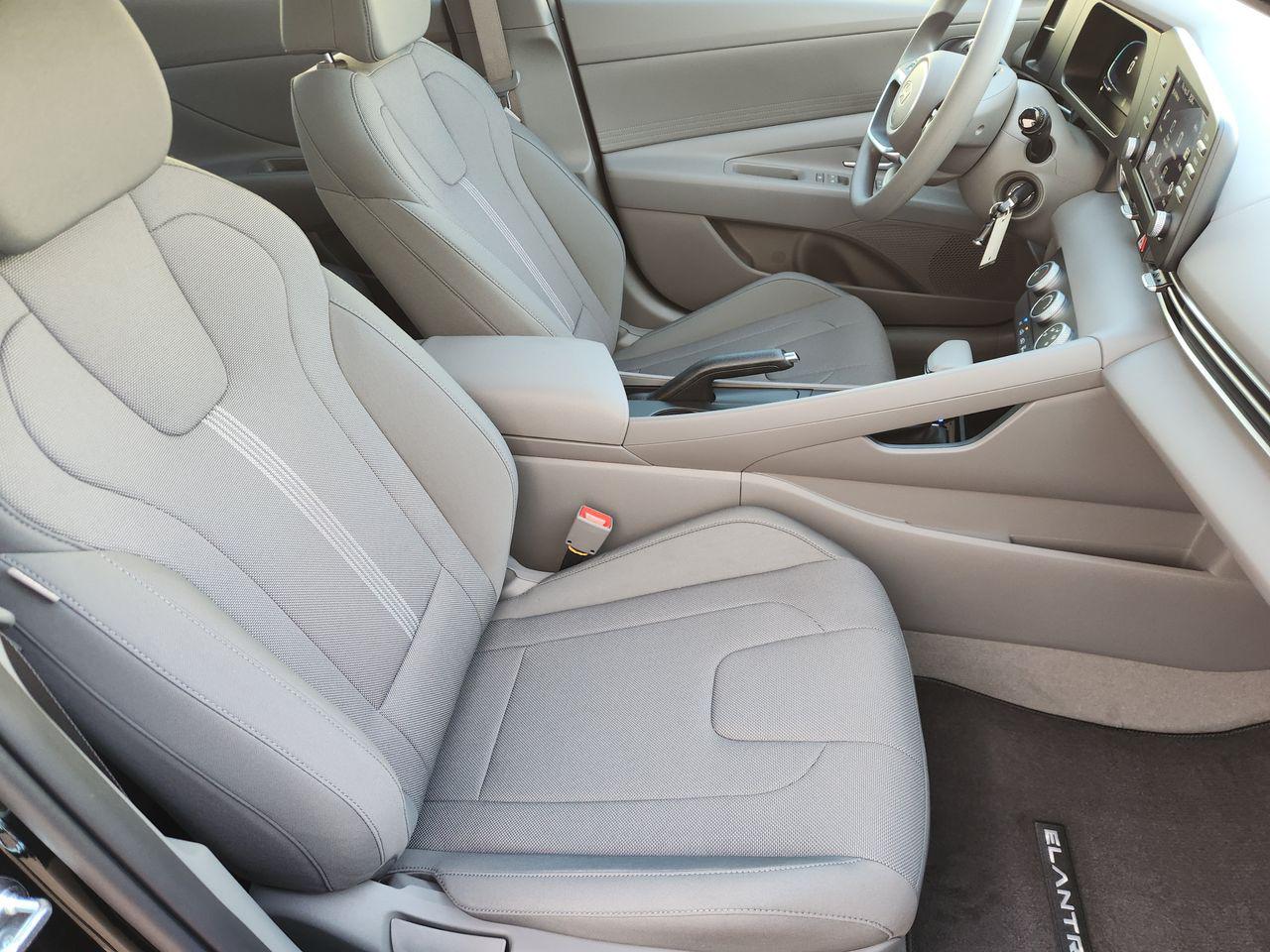 New 2026 Abyss Black Hyundai SE image 10
