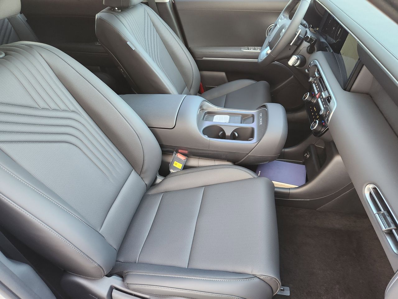 New 2026 WC9 White Hyundai SEL FWD image 9