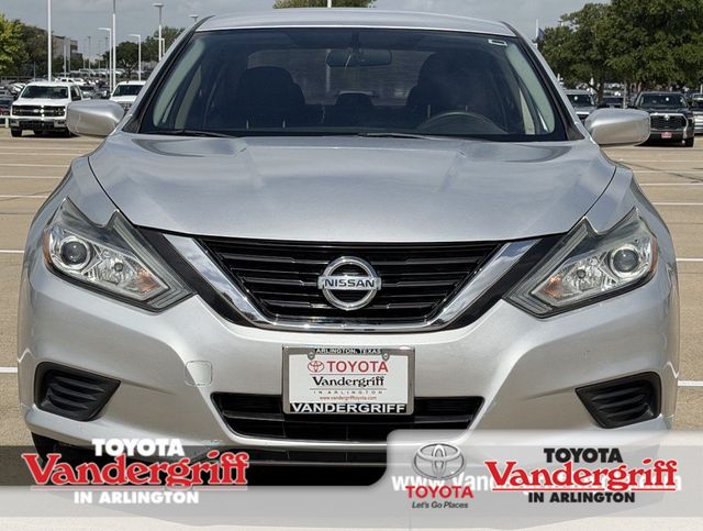 Brilliant Silver 2018 Nissan Altima Sedan Front-Wheel Drive Continuously Variable Transmission