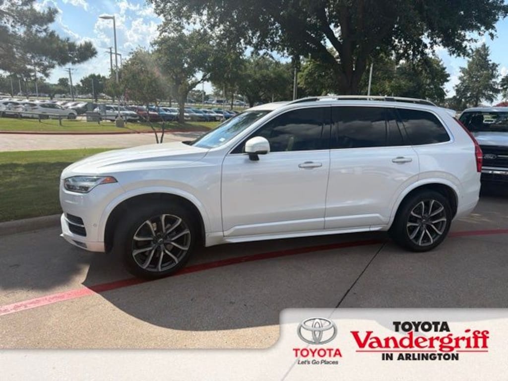 Used 2017 Volvo XC90 T6 Momentum SUV