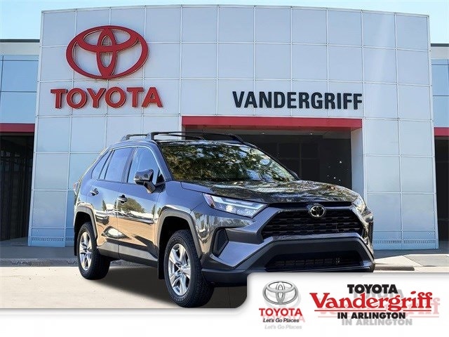 2025 Toyota RAV4 XLE's photo