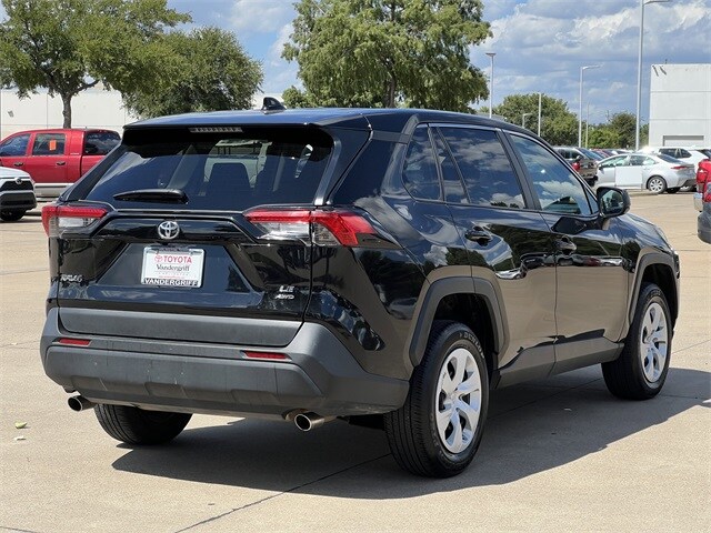 2024 Toyota RAV4 LE photo 4