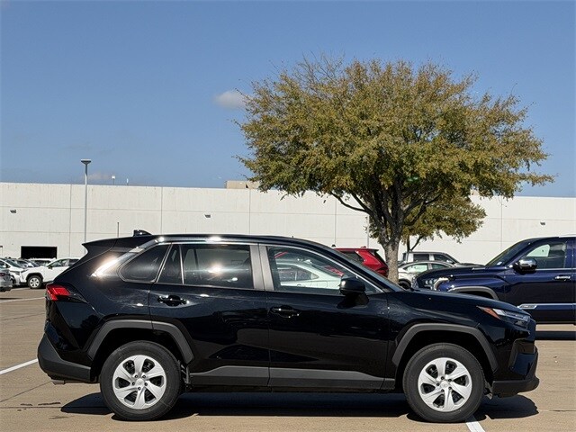 2025 Toyota RAV4 LE photo 2