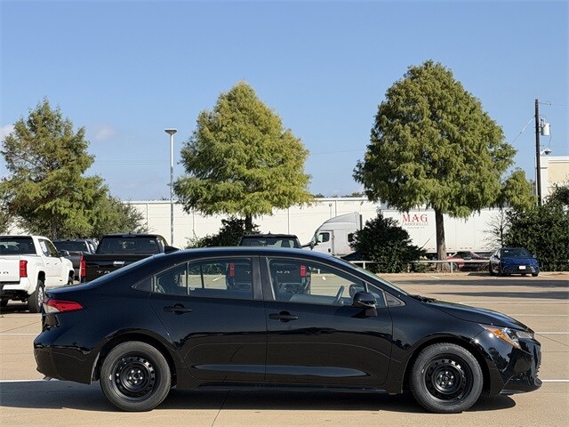 2025 Toyota Corolla LE photo 2