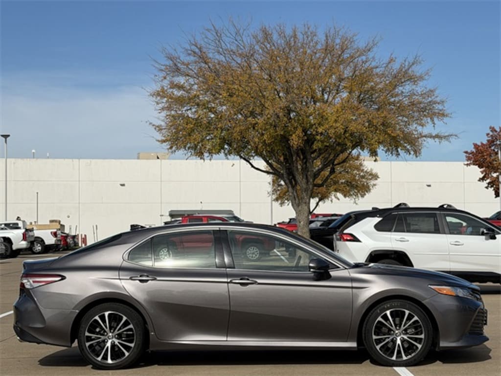 Used 2019 Toyota Camry XLE Sedan