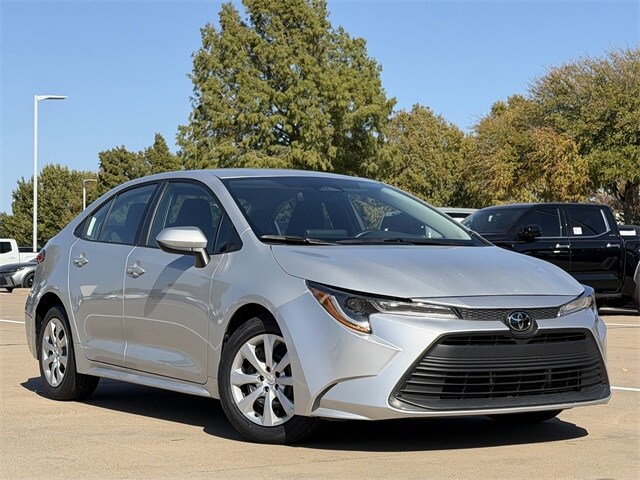 2025 Toyota Corolla LE photo 2