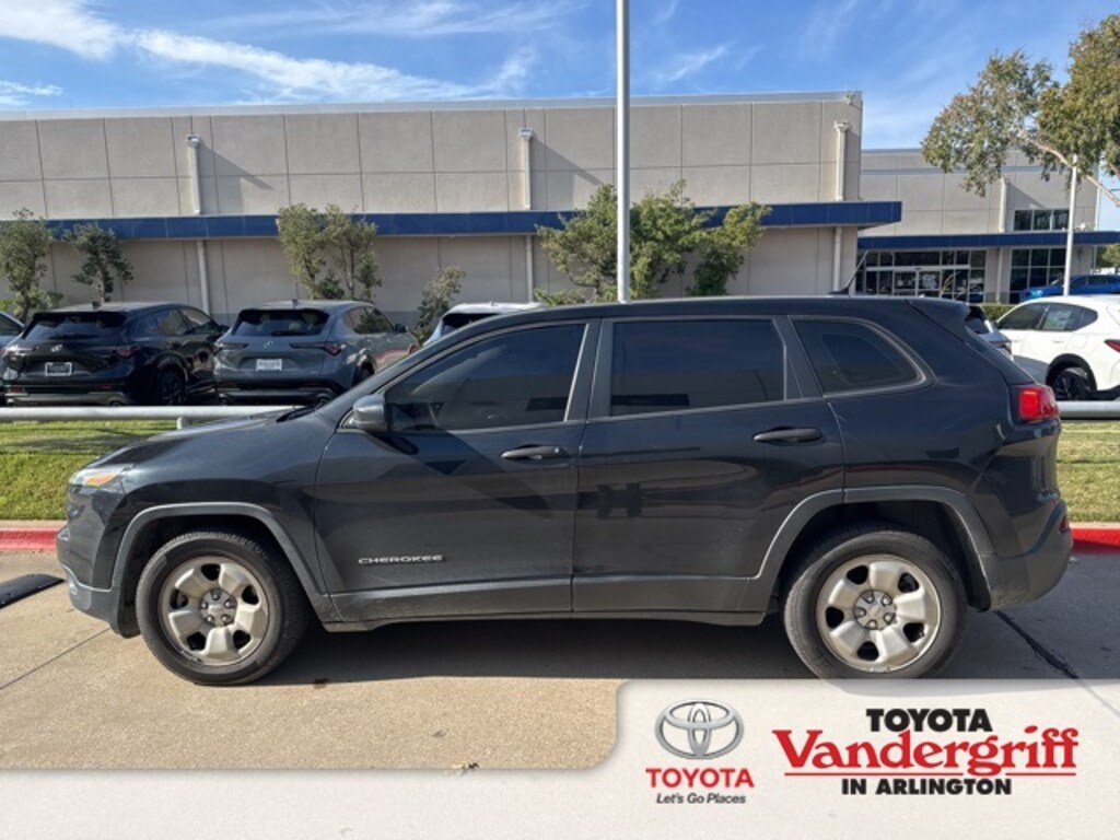 Used 2016 Jeep Cherokee Sport SUV