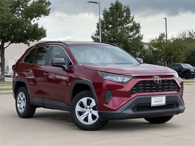 2021 Toyota RAV4 LE photo 2