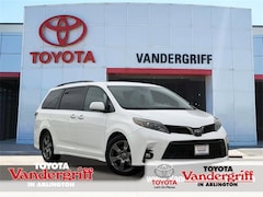 Used 2018 Toyota Sienna SE Van Passenger Van Arlington