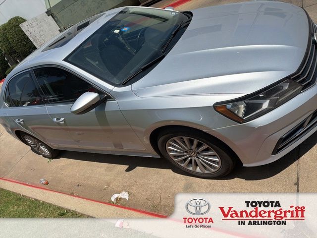 2017 Volkswagen Passat 1.8T SE Auto's photo