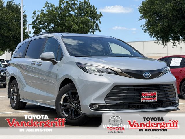 2024 Toyota Sienna Woodland Edition Hybrid AWD's photo