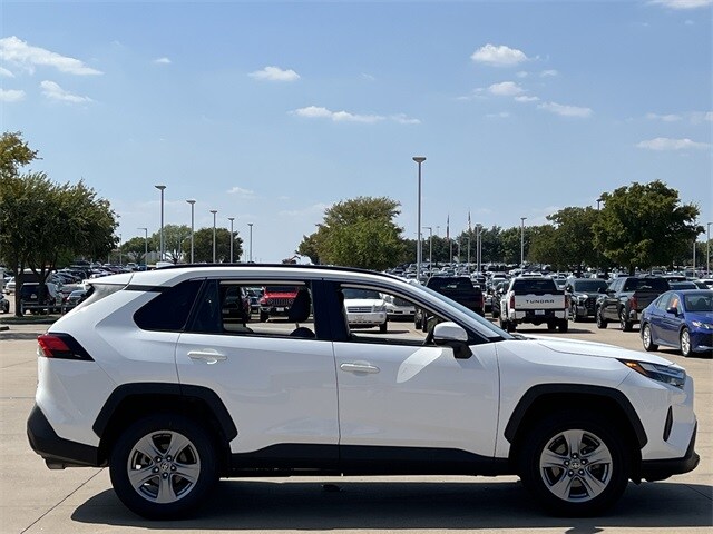 2022 Toyota RAV4 XLE photo 3