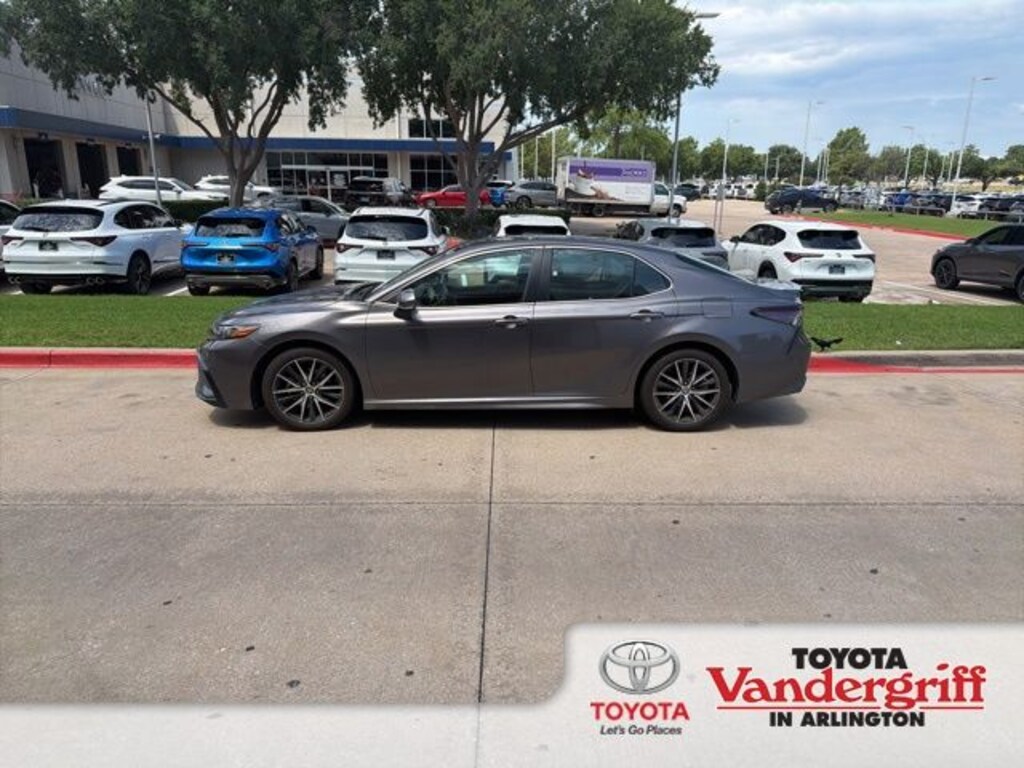 Used 2023 Toyota Camry SE Sedan