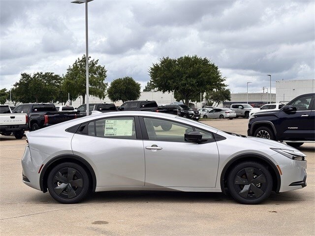 2026 Toyota Prius LE photo 3