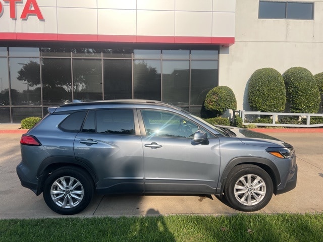 Used 2022 Toyota Corolla Cross LE with VIN 7MUBAAAG1NV032215 for sale in Northfield, Minnesota