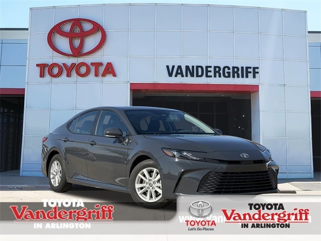 2025 Toyota Camry LE's photo