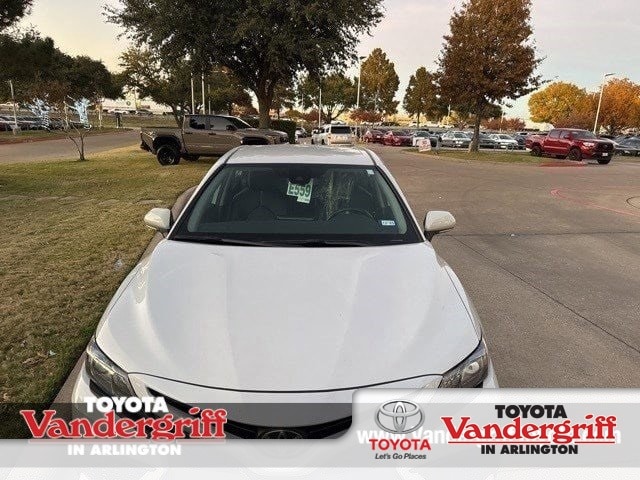 2024 Toyota Camry SE's photo