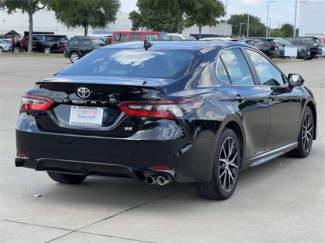 2023 Toyota Camry SE photo 3