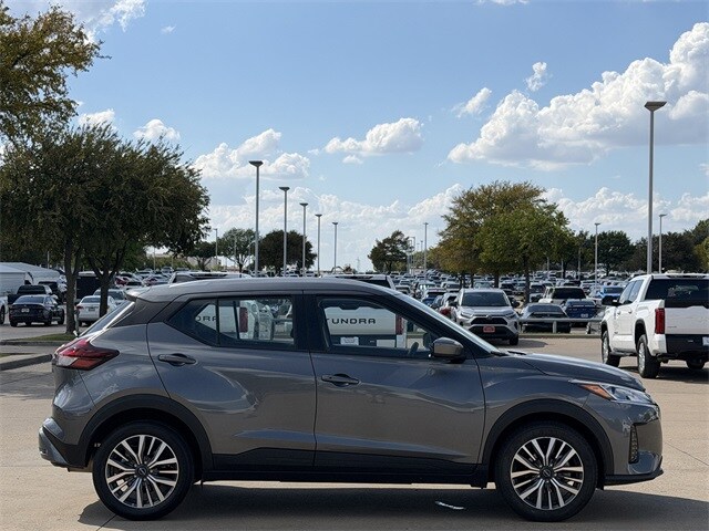 2024 Nissan Kicks SV photo 2